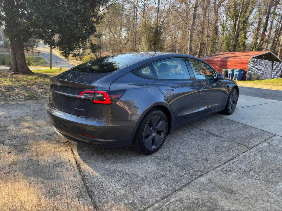 Tesla Model 3 Long Range      2022