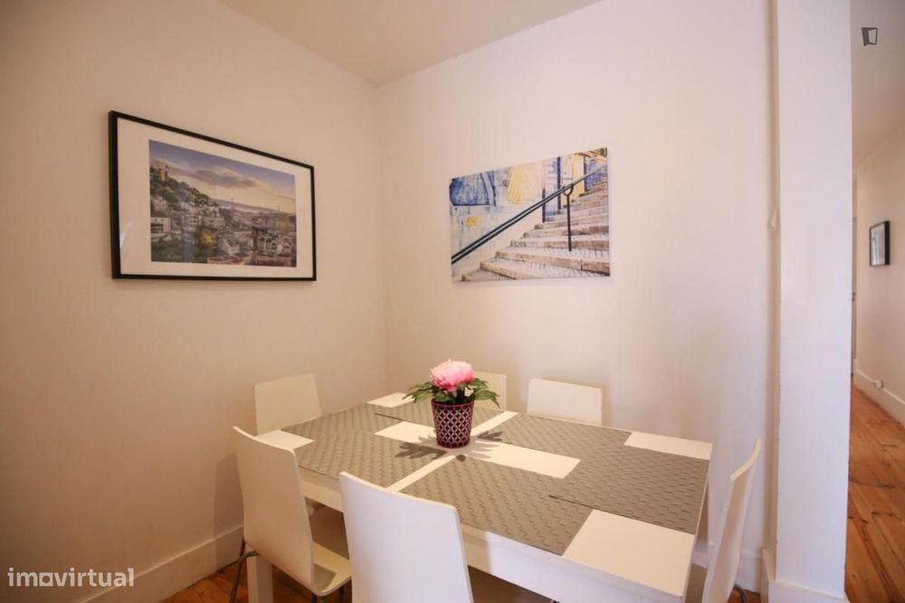 Quarto - localizado em Arroios Lisbon