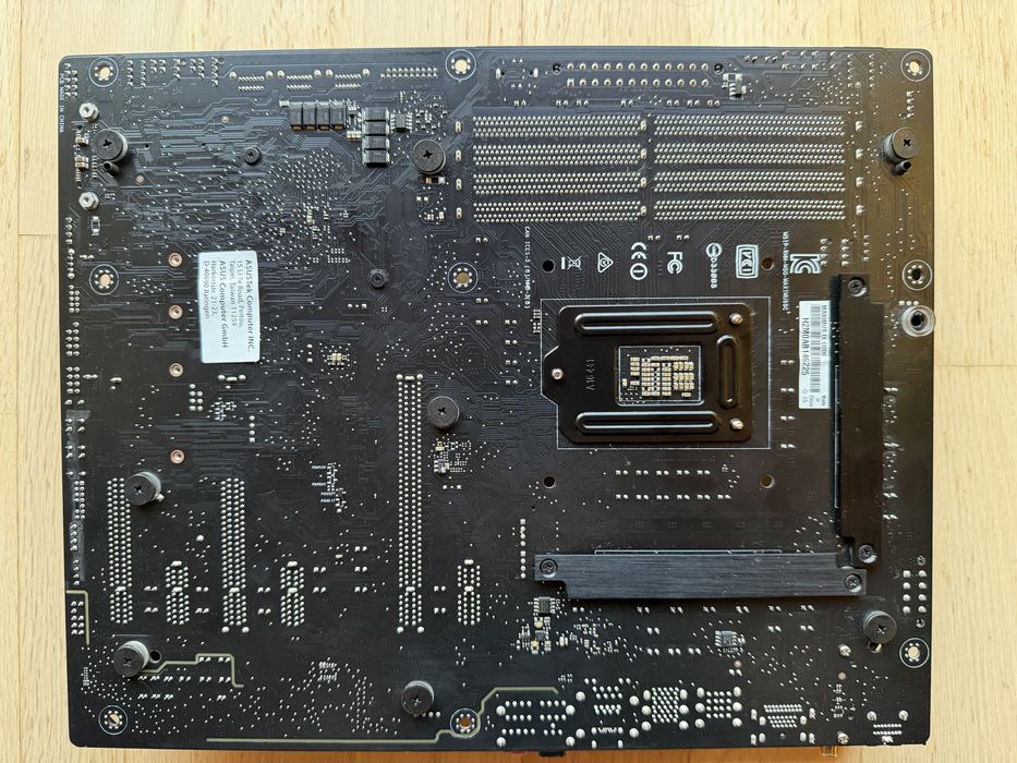 Asus Maximus Code IX + Intel i7 7700k + 32GB RAM