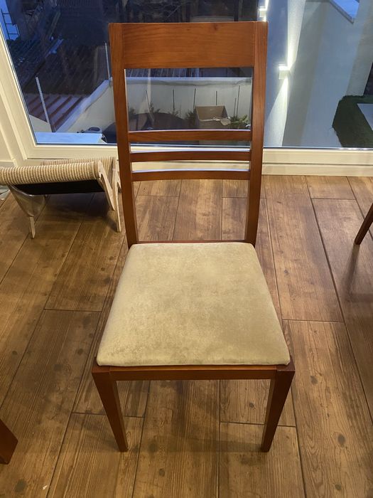 Vendo mesa e 6 cadeiras de jantar