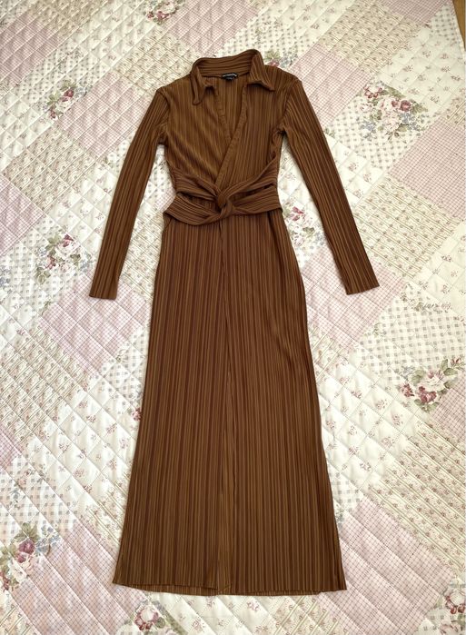 Jasna brązowa długa sukienka z rozcięciem L 40 prettylittlethinf