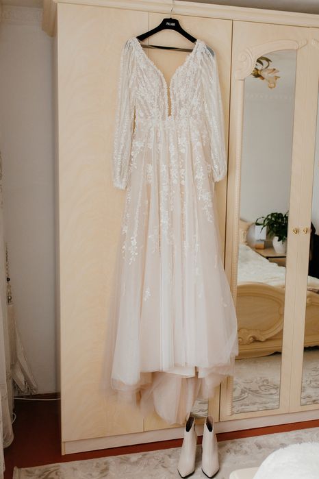 Продаю весільну  сукню