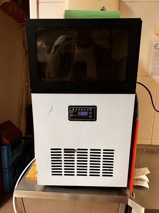 Maquina de Gelo pouco uso