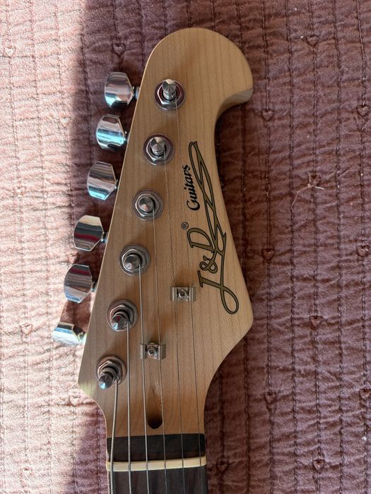 Guitarra Stratocaster J&D Branco