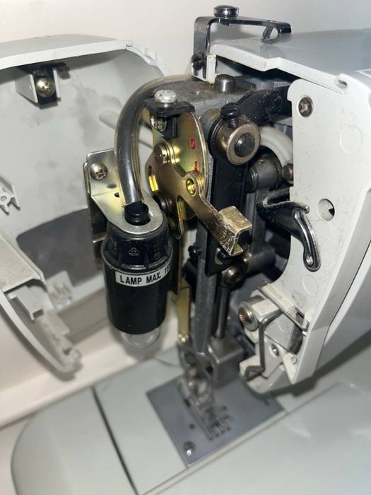 Швейна машинка TCM