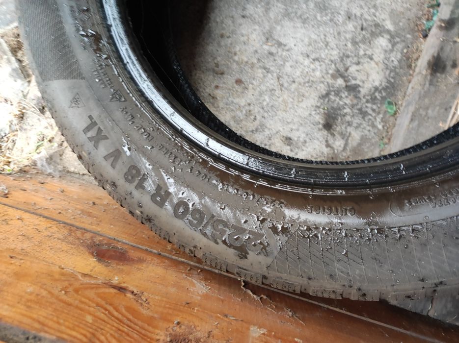Sprzedam opony zimowe Continental 225/60 R18 V XL