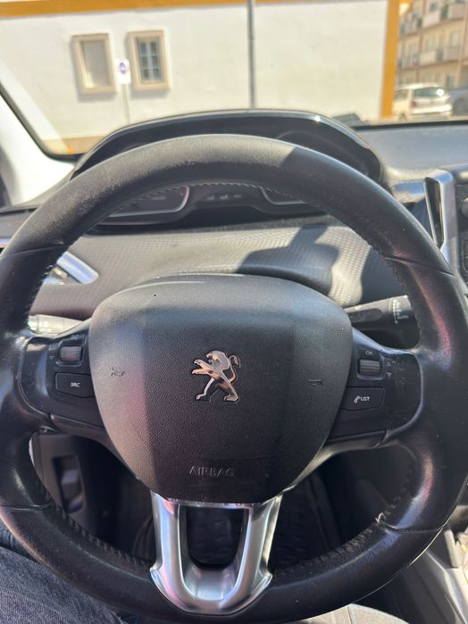 Peugeot.    2008