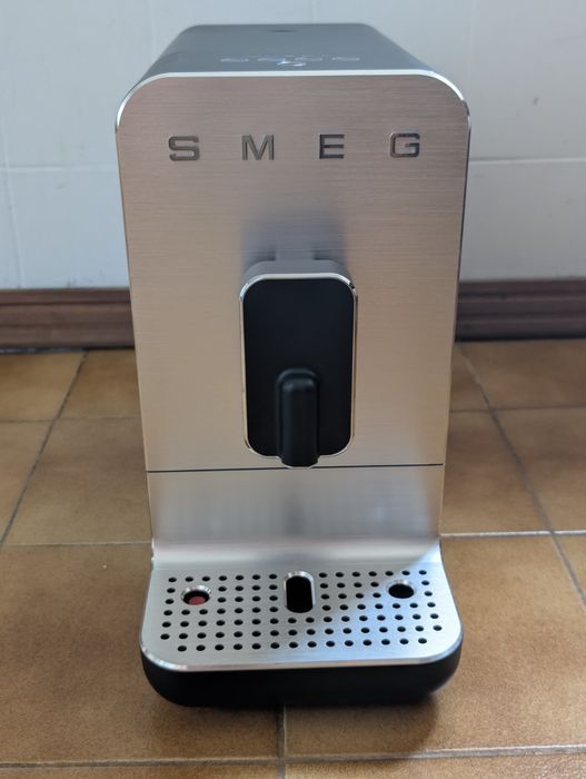 Máquina de Café SMEG Expresso Automática