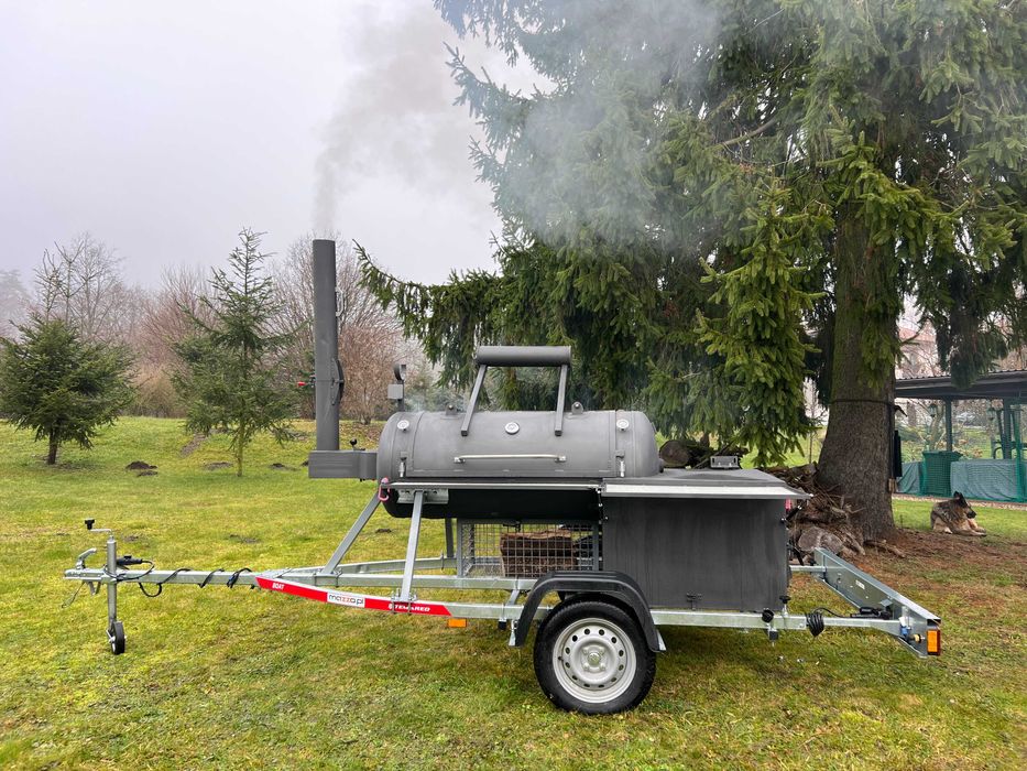 Profesjonalny grill wędzarniczy na dymie na przyczepce do 750 kg