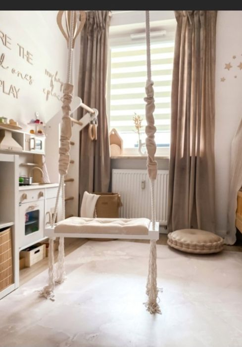 Huśtawa z uchwytami do ściany