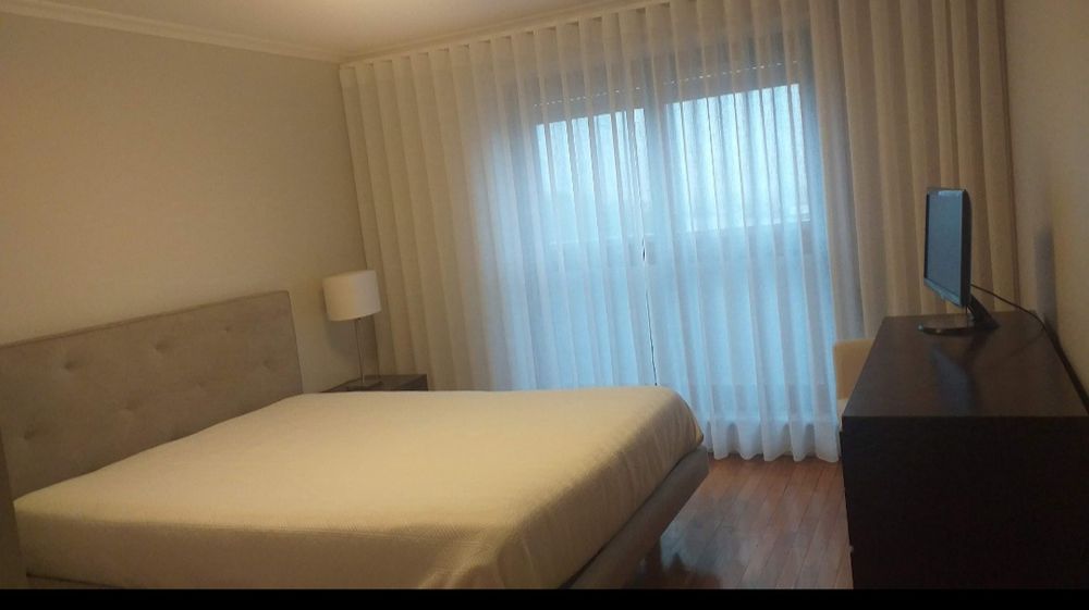 Cama estofada e estrado