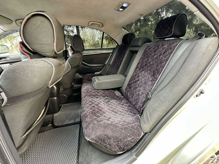 Toyota Avensis 1.8 АВТОМАТ 2003 год (газ/бензин)