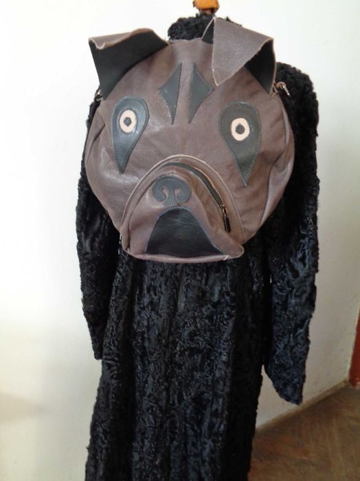 Artystyczna skórzana torba-plecak w kształcie głowy psa. Handmade