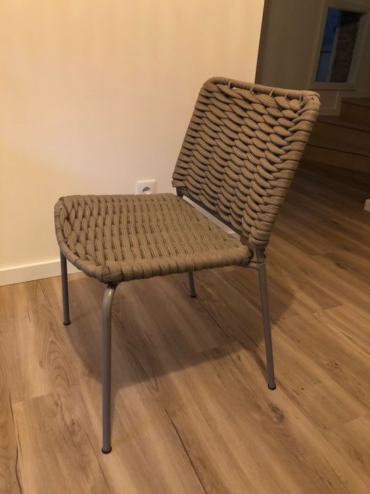 Mesa e cadeiras de exterior