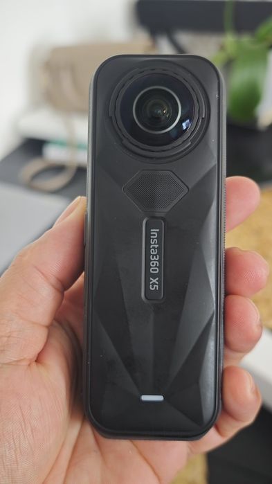 Com assessorios que não vem quando compra na loja, está na garantia Câmara Insta360 X5 8K – Sensores 1/1.28" Impecável + Acessórios