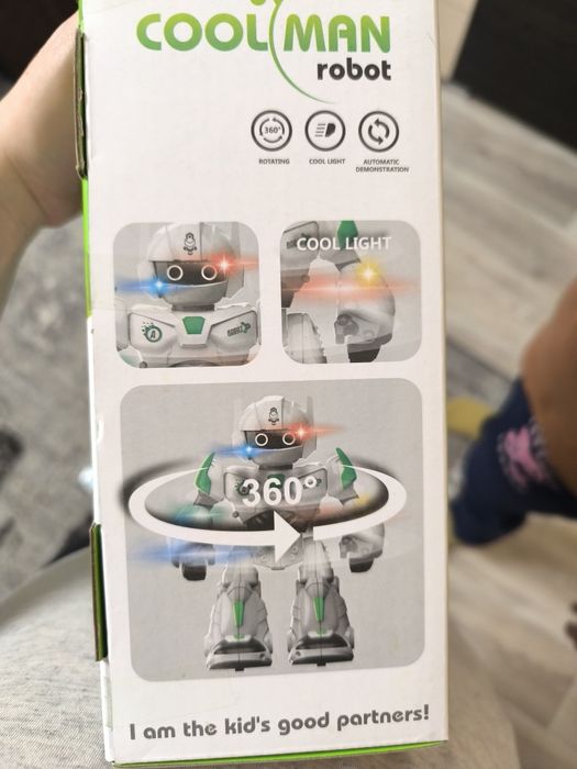 Інтерактивний Робот на батарейках