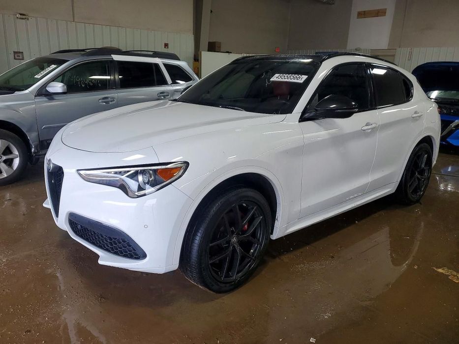 Alfa Romeo Stelvio Ciekawa Konfiguracja, Bogate Wyposażenie, Niegroźnie Uszkodzony!!!