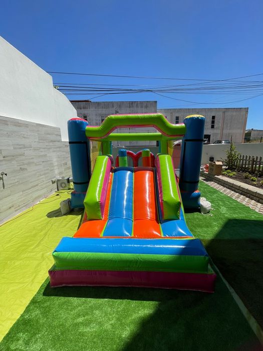 Insuflável + máquina de pipocas