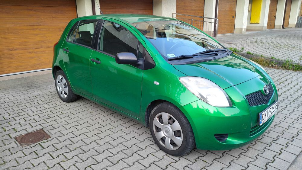 Toyota yaris 1.3 piękny kolor