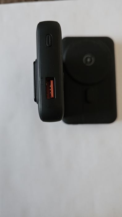 Повербанк з бездротовою зарядкою Powerbank INIU  залишилась 1 шт