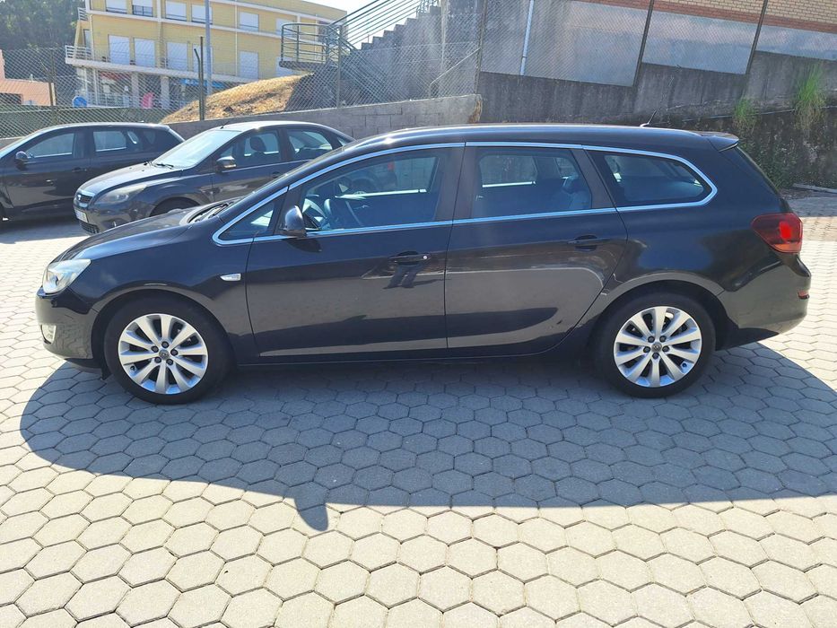 OPEL ASTRA SPORT TOURER  2011