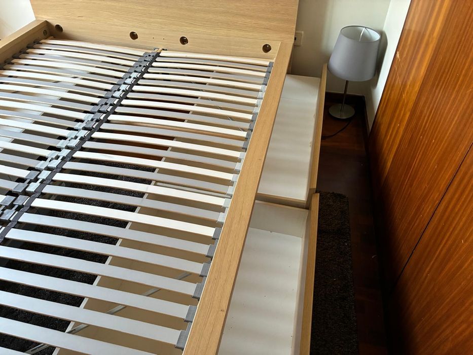Cama Malm com 4 gavetas