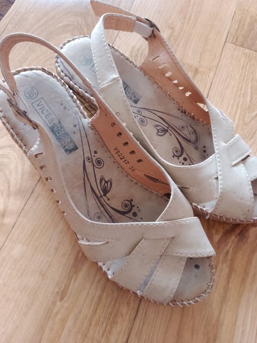 Buty damskie na koturnie skórzane rozmiar 36