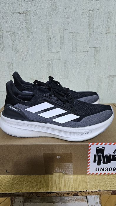 Бігові кросівки Adidas UltraBoost