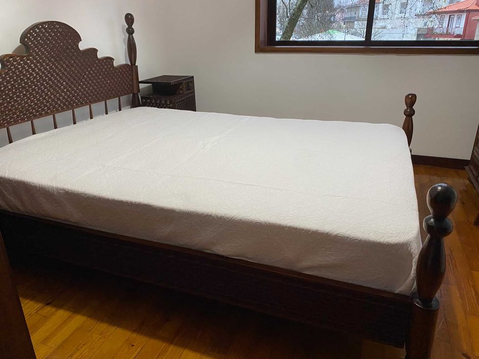 Cama de casal trabalhada dos anos 60