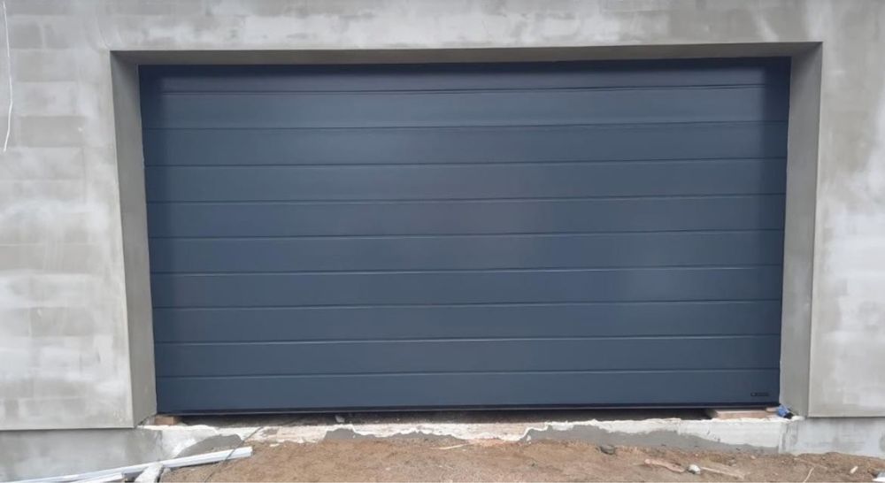 Продаю ворота секційні з автоматикою / гаражні ролети