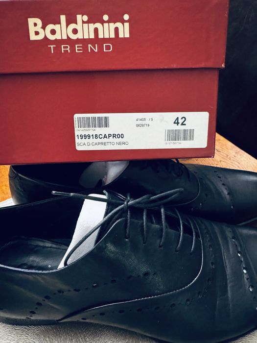 Buty wsuwane damskie oksfordki Baldinini 42 czarne skórzane idealne