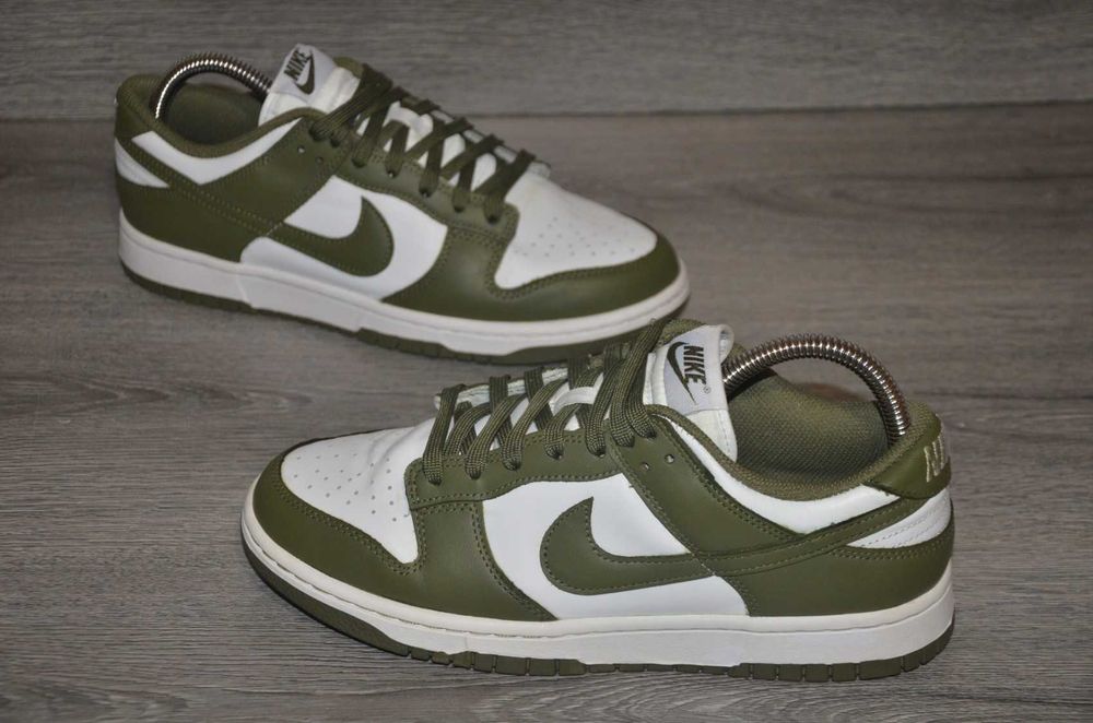 Продам кросівки шкіряні Фірма Nike Dunk Medium Olive  .