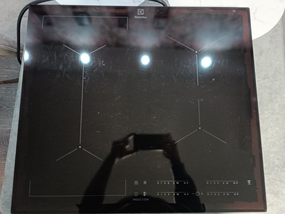 Індукційна варильна поверхня Electrolux IPE6453KF SlimFit Bridge 60 см