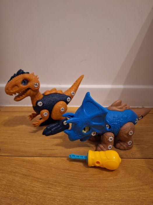 Zestaw dinozaurów do skręcania tyranozaur  i triceratops +śrubokręt