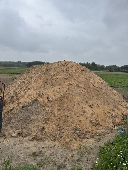 Urobek  na podbudowe piach kamienie glina glinka