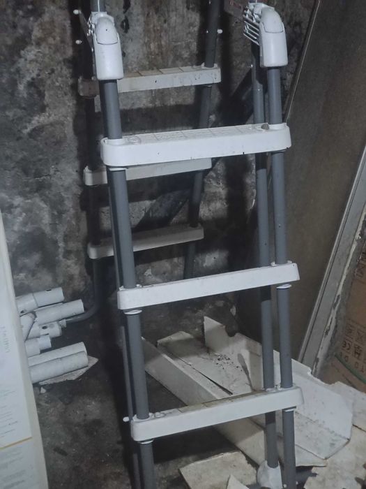 Vendo piscina com um ano