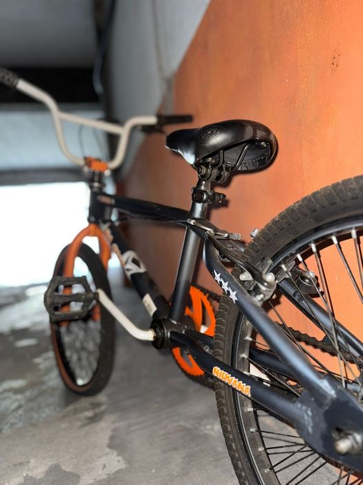 Bicicleta laranja  BMX