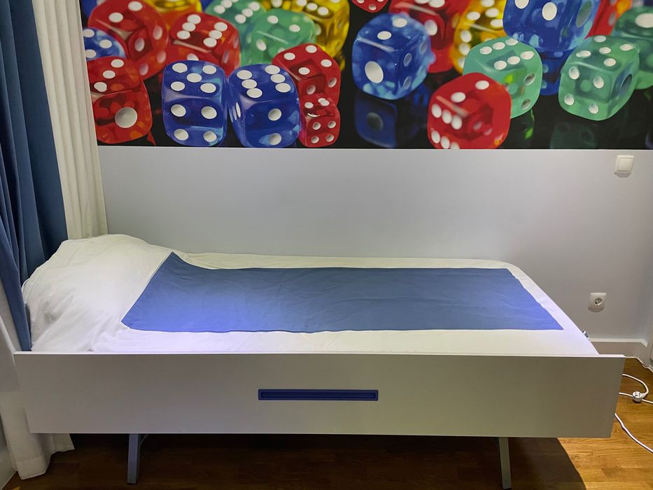 Estrado e colchão de solteiro