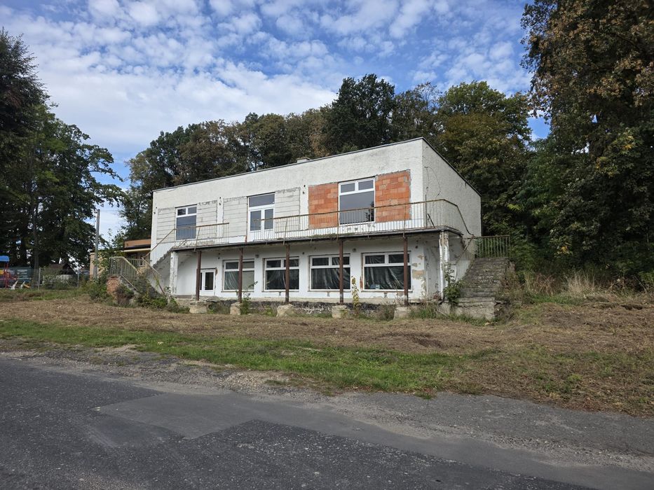 Wynajmę lokal  usługowy 320 m2 przy pałacu ,Sławików powiat raciborski
