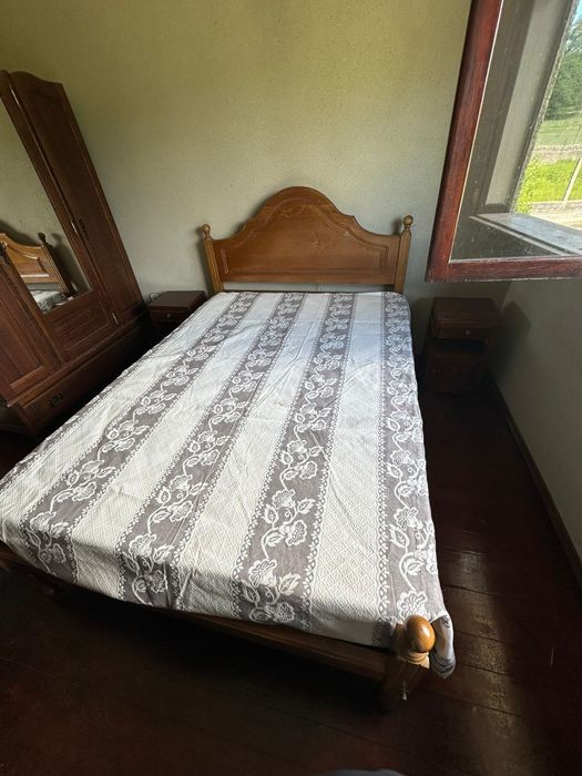 Cama com mesinhas
