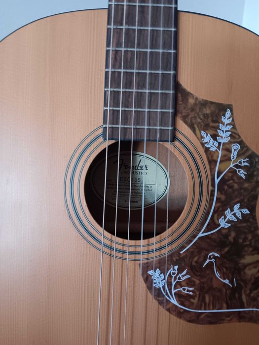 Violão Fender , pouco uso e em perfeito estado, encordamento D'dario novas