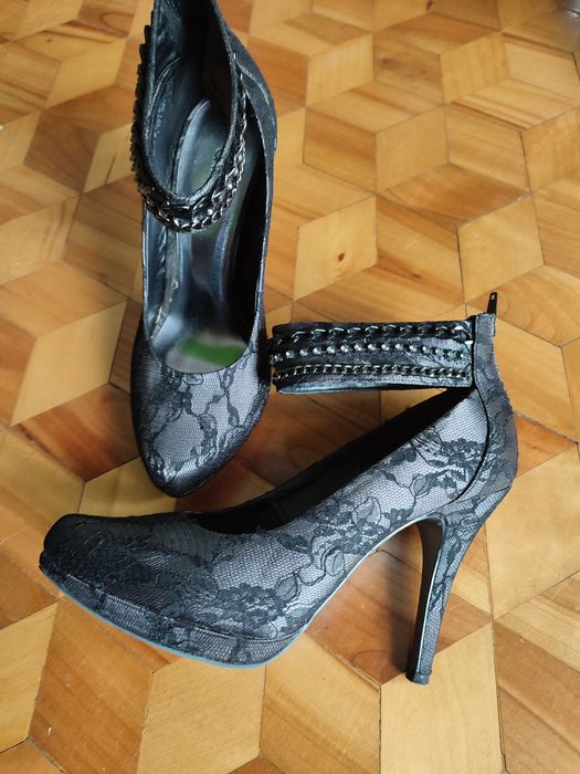 Piękne szpilki, koronkowy motyw, roz.41