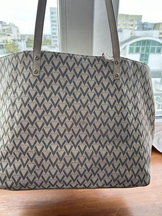 Torba Valentino logowana z kieszonka w srodku