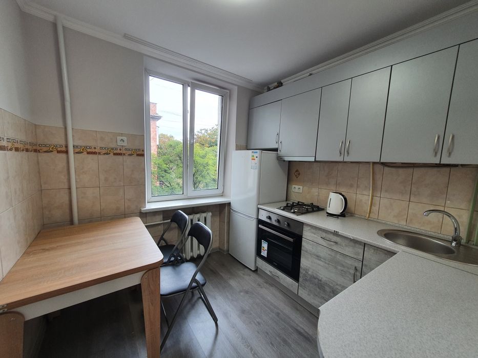 Підселення для однієї дівчини окрема кімната район Формаркету