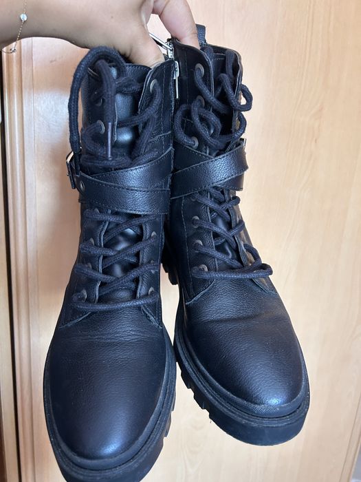 Botas pretas tamanho 39