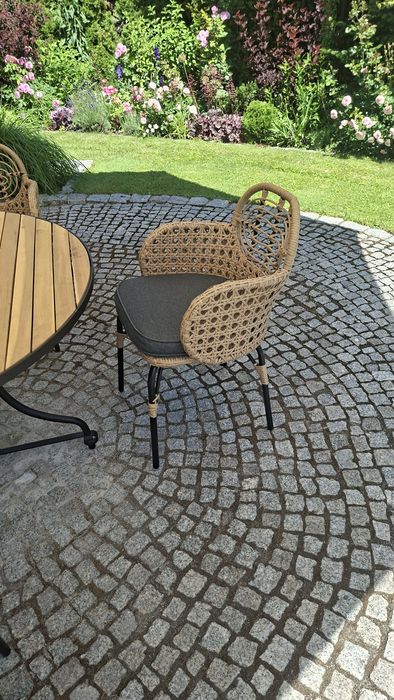 Krzesła z technorattanu z poduszkami nowe 4szt.