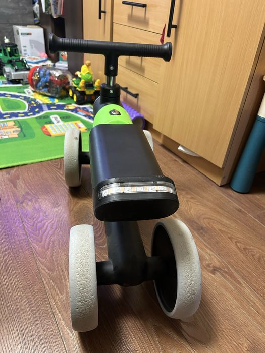 Продам беговел дитячий