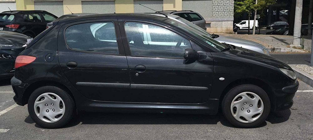 PEUGEOT 206, preto, citadino versátil para iniciantes — photo 3