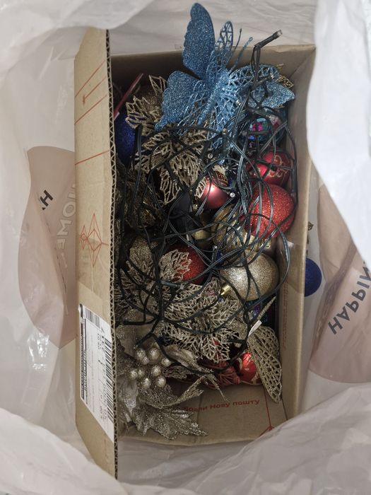 Віддам ялинкові прикраси