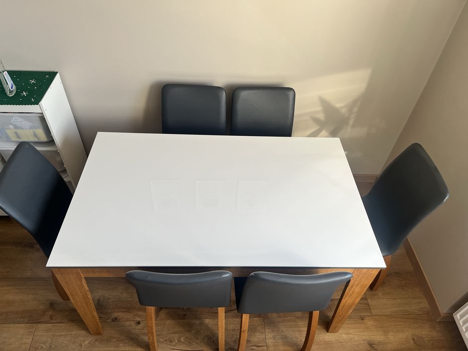 Stół z blatem akrylowym + 6 krzeseł